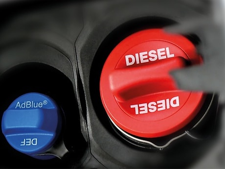 Diesel und AdBlue Tankdeckel.