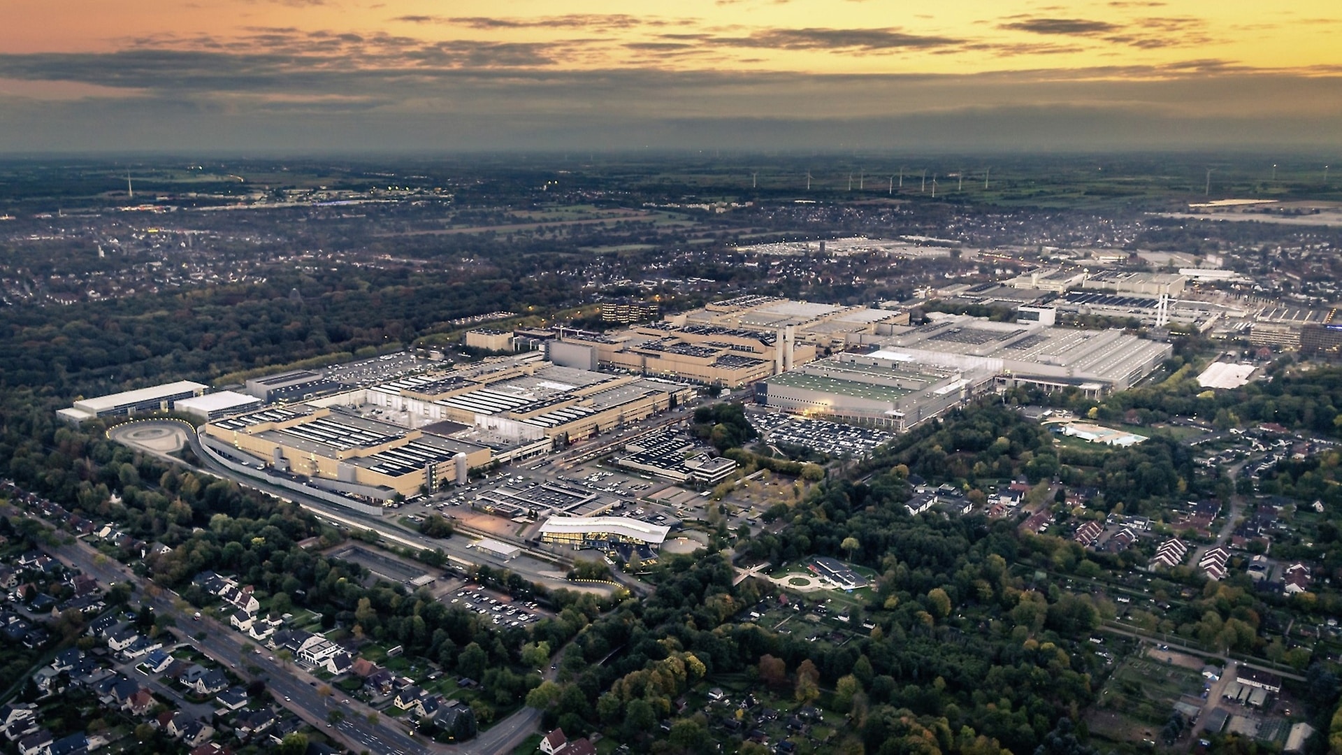 Elektrisches Produktionsnetzwerk.  Mercedes-Benz Group > Innovation >  Digitalisierung > Industrie 4.0