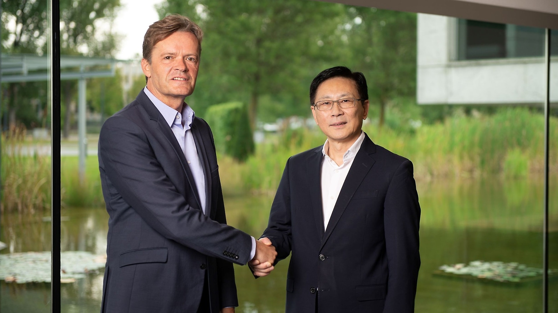 Markus Schäfer, Mitglied des Vorstandes der Daimler AG verantwortlich für Konzernforschung & Mercedes-Benz Cars Entwicklung und Dr. Yu Wang, Gründer und CEO, Farasis Energy (Ganzhou) Co., Ltd.
