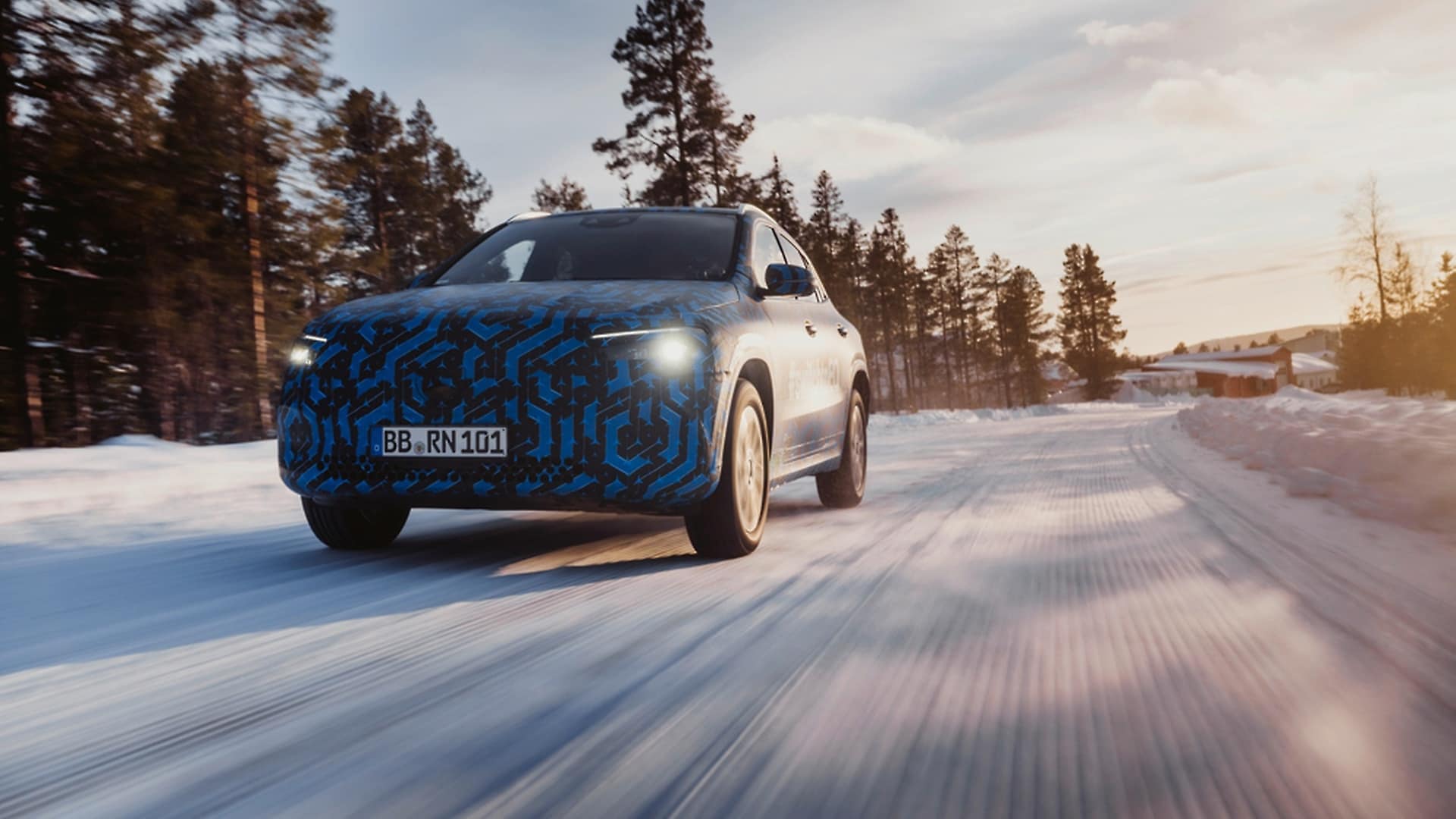 Mercedes-Benz EQA Prototyp auf Wintererprobung in Schweden.