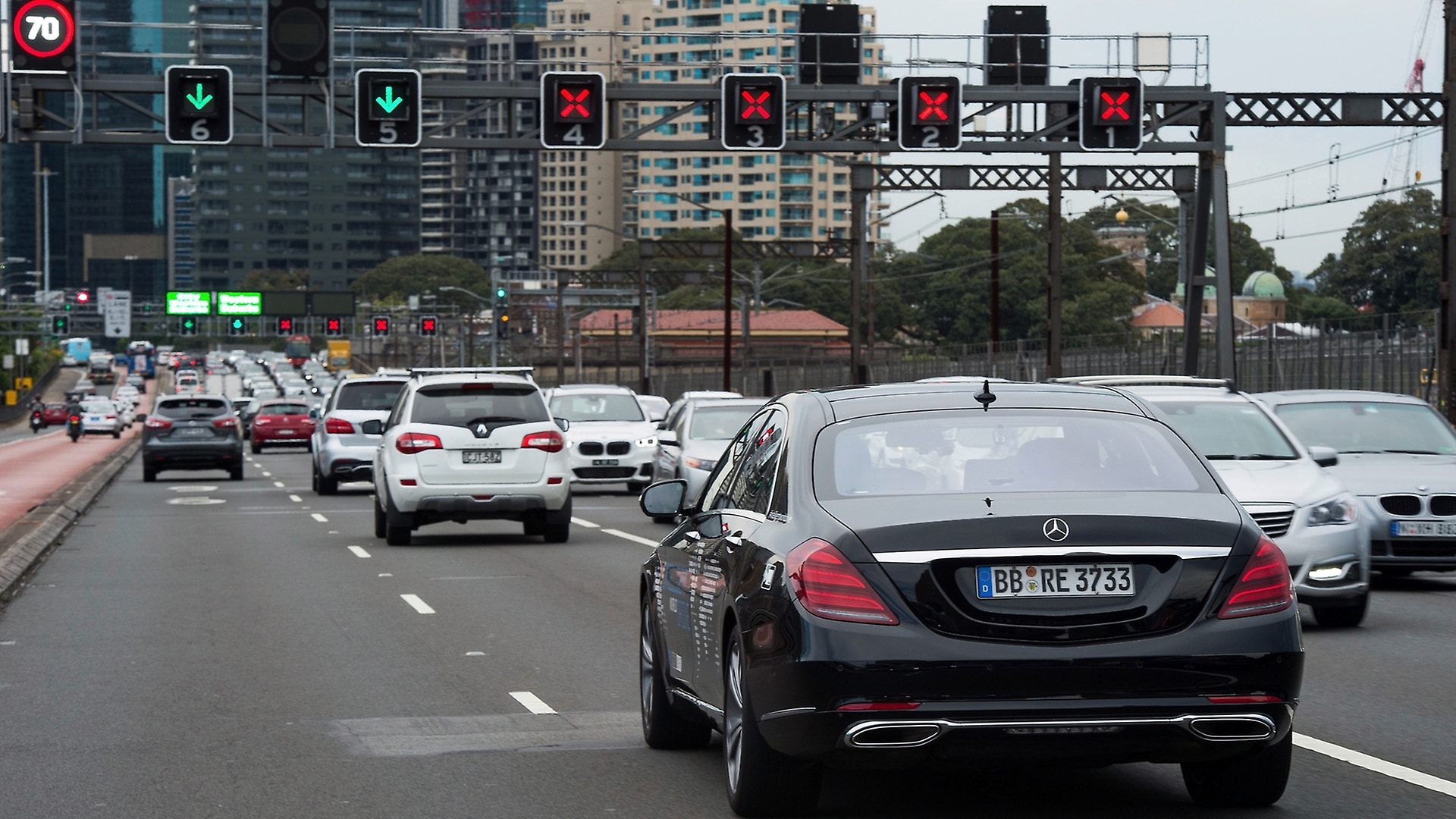 Nach Deutschland und China stellt sich das Erprobungsfahrzeug den australischen Eigenheiten auf Landstraßen, Autobahnen und in der Metropole Melbourne. 