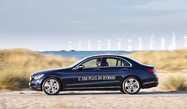 C 350 e plug-in hybrid (fuel consumption combined: 2.4-2.1l/ 100 km, CO2 emissions (combined): 54-48 g/km) 