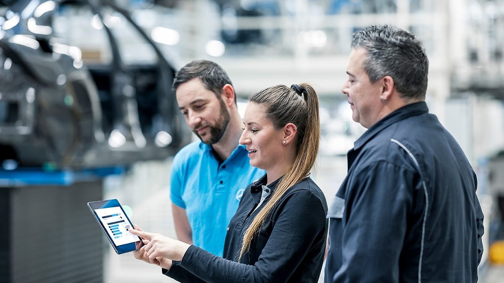Mercedes-Benz tests ChatGPT in the digital ecosystem of production.