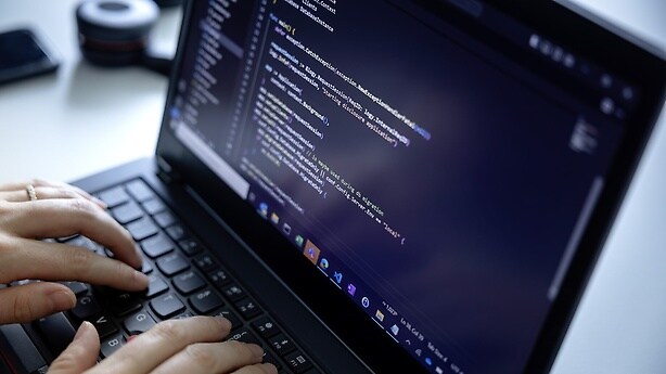 Mercedes-Benz embraces Open Source to drive its digital ecosystem ...