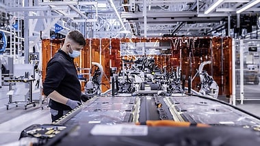 Flexible, digital, efficient and sustainable - the production of the EQS in Factory 56.