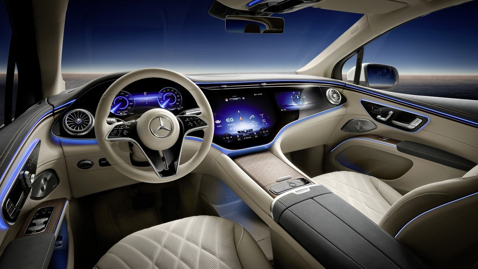 Mercedes-Benz EQS SUV MBUX Hyperscreen.
