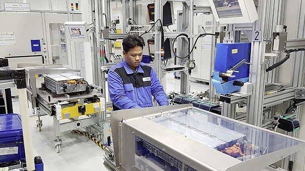Mercedes-Benz factory for plug-in hybrid batteries in Bangkok.