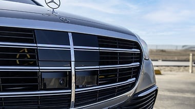 Ein LiDAR, der im Kühlergrill sitzt ist für Mercedes-Benz unerlässlich für sicheres hochautomatisiertes Fahren.