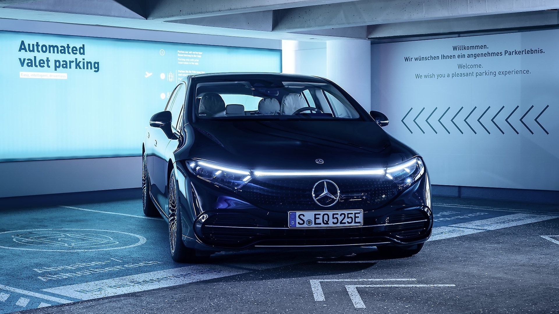 Mercedes-Benz erhält für das gemeinsam mit seinem Technologiepartner Bosch entwickelte „Automated Valet Parking“ die Freigabe der Behörden für den Serienbetrieb. 