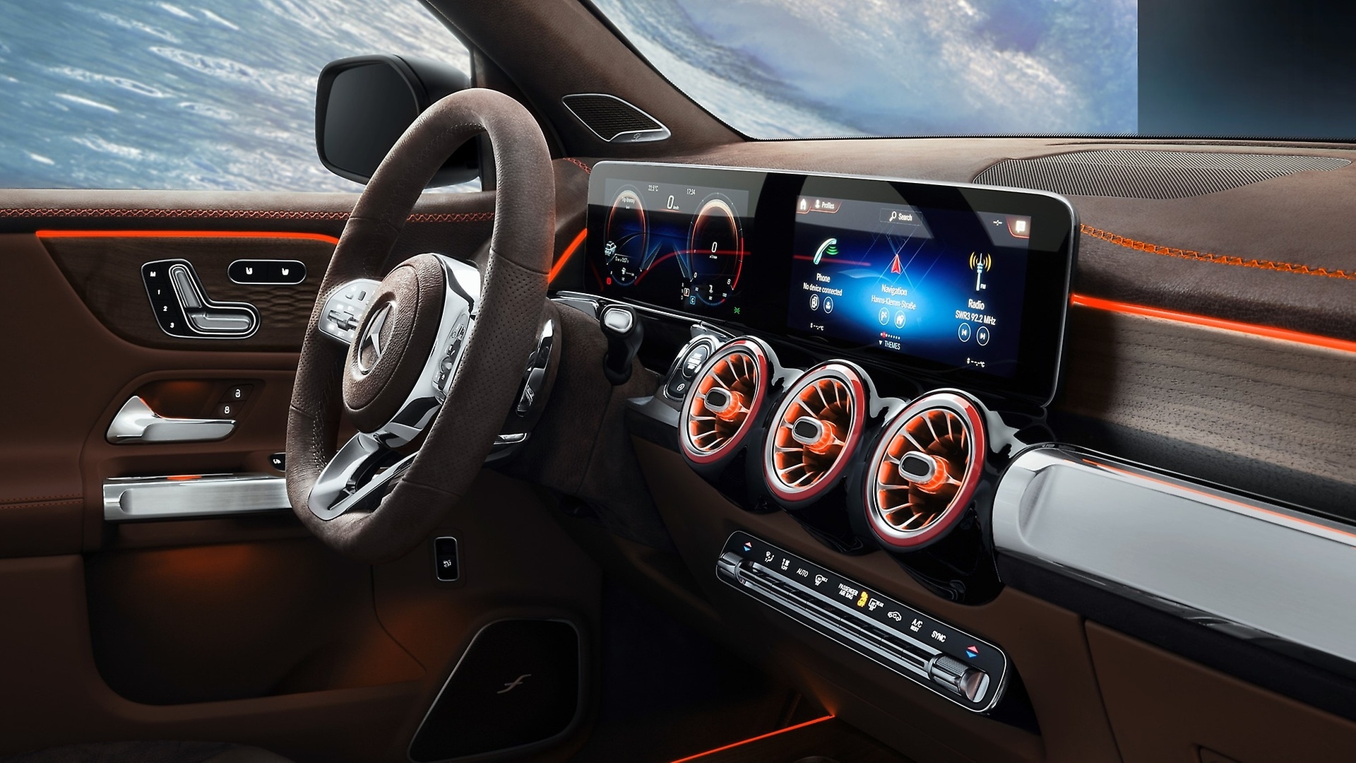 The driver faces a widescreen cockpit and the functions and displays are controlled via the Mercedes-Benz User Experience – MBUX. 