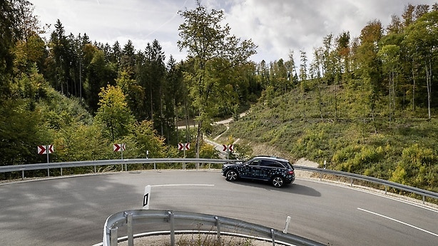 Mercedes-Benz GLC F-CELL Wasserstoffverbrauch gewichtet: 0,91 kg/100 km; CO₂-Emissionen gewichtet: 0 g/km Stromverbrauch gewichtet: 18,0 kWh/100 km¹