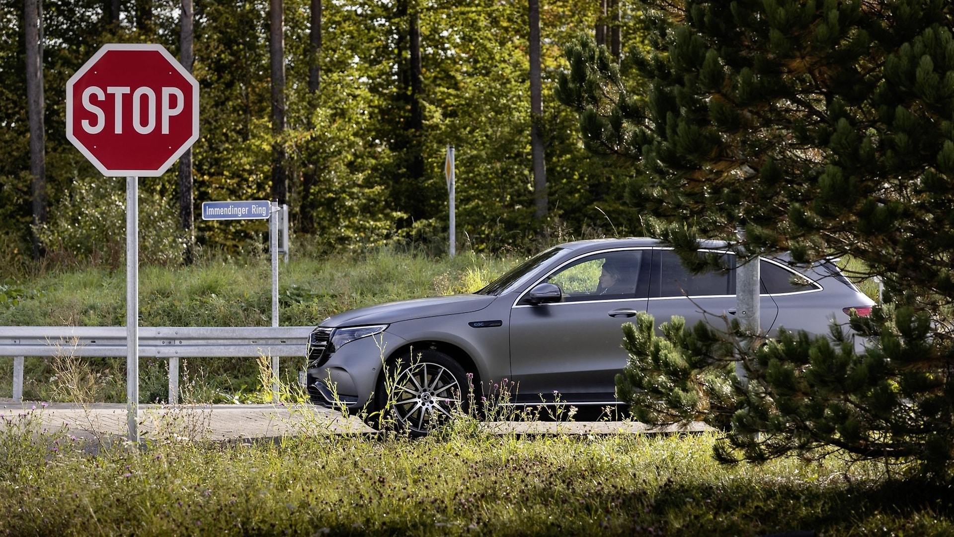 Mercedes-Benz EQC 400 4MATIC Combined electrical consumption: 21.3-20.2 kWh/100 km; combined CO₂ emissions: 0 g/km**.
