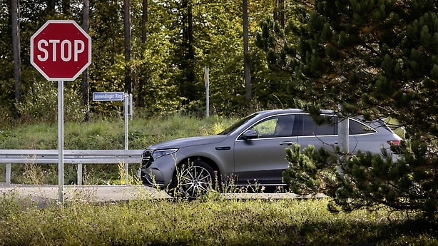 Mercedes-Benz EQC 400 4MATIC Combined electrical consumption: 21.3-20.2 kWh/100 km; combined CO₂ emissions: 0 g/km**