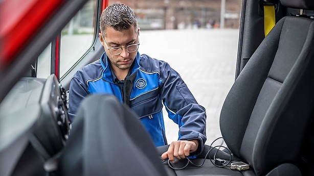 An inspector from TÜV Süd sat in the passenger seat next to the Mercedes-Benz test driver during the entire test drive. 