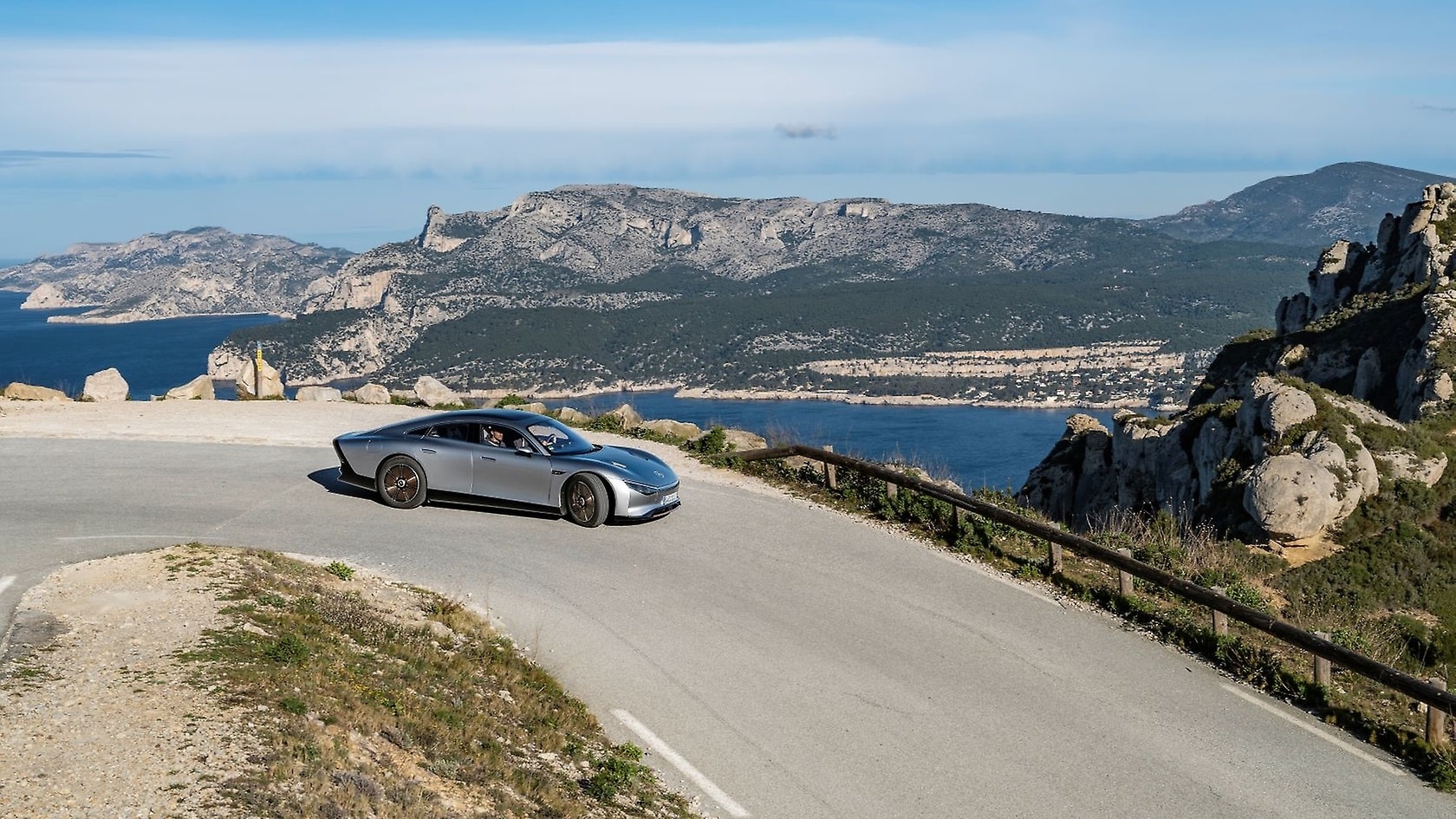 Travelling from Sindelfingen across the Swiss Alps and Northern Italy, to its destination of Cassis on the Côte d'Azur, the Vision EQXX effortlessly covered more than 1,000 km in everyday traffic, on a single battery charge.