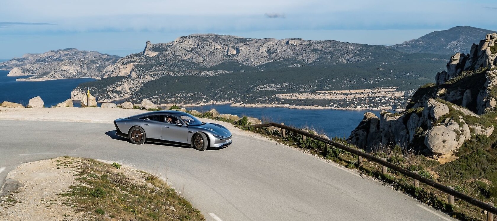Auf seiner Jungfernfahrt von Sindelfingen über die Schweizer Alpen und Norditalien nach Cassis an der Côte d’Azur hat der Vision EQXX über 1.000 Kilometer im realen Alltagsverkehr zurückgelegt.