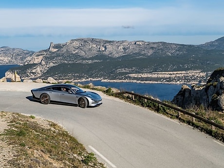 Travelling from Sindelfingen across the Swiss Alps and Northern Italy, to its destination of Cassis on the Côte d'Azur, the Vision EQXX effortlessly covered more than 1,000 km in everyday traffic, on a single battery charge.