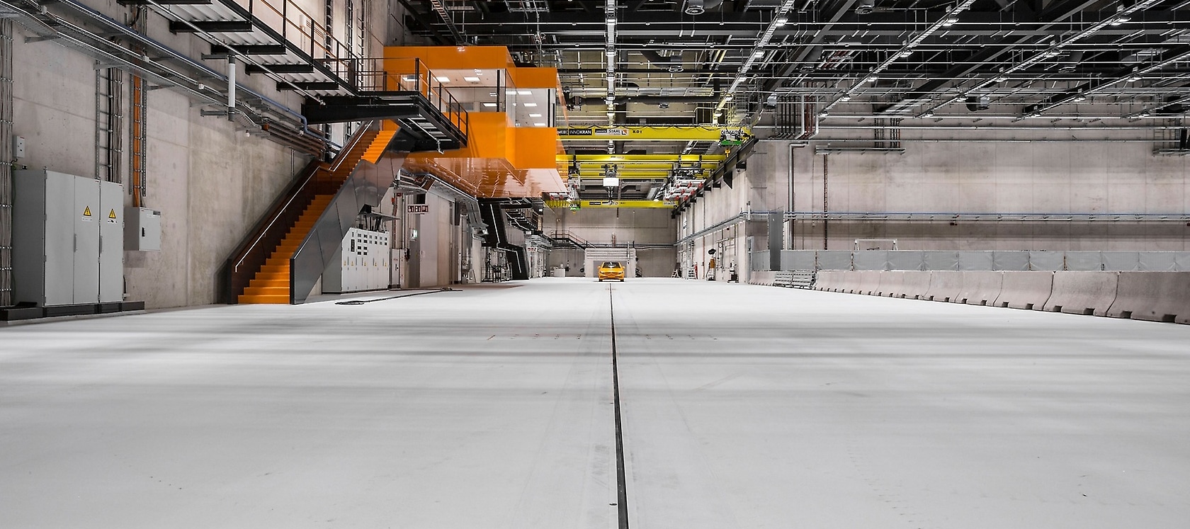 Once everything has been measured and the 100 kg, 1.88 m tall crash-test dummies and their diversely dimensioned family members have been correctly positioned and safely secured with their seat belts, the crash-test vehicle can start its ultimate journey.