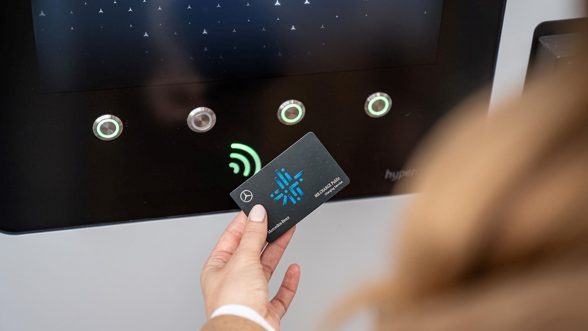 MB.CHARGE Public steht ab April 2025 auch Flotten- und Geschäftskunden zur Verfügung, inklusive eines Charging-Flottenportals.