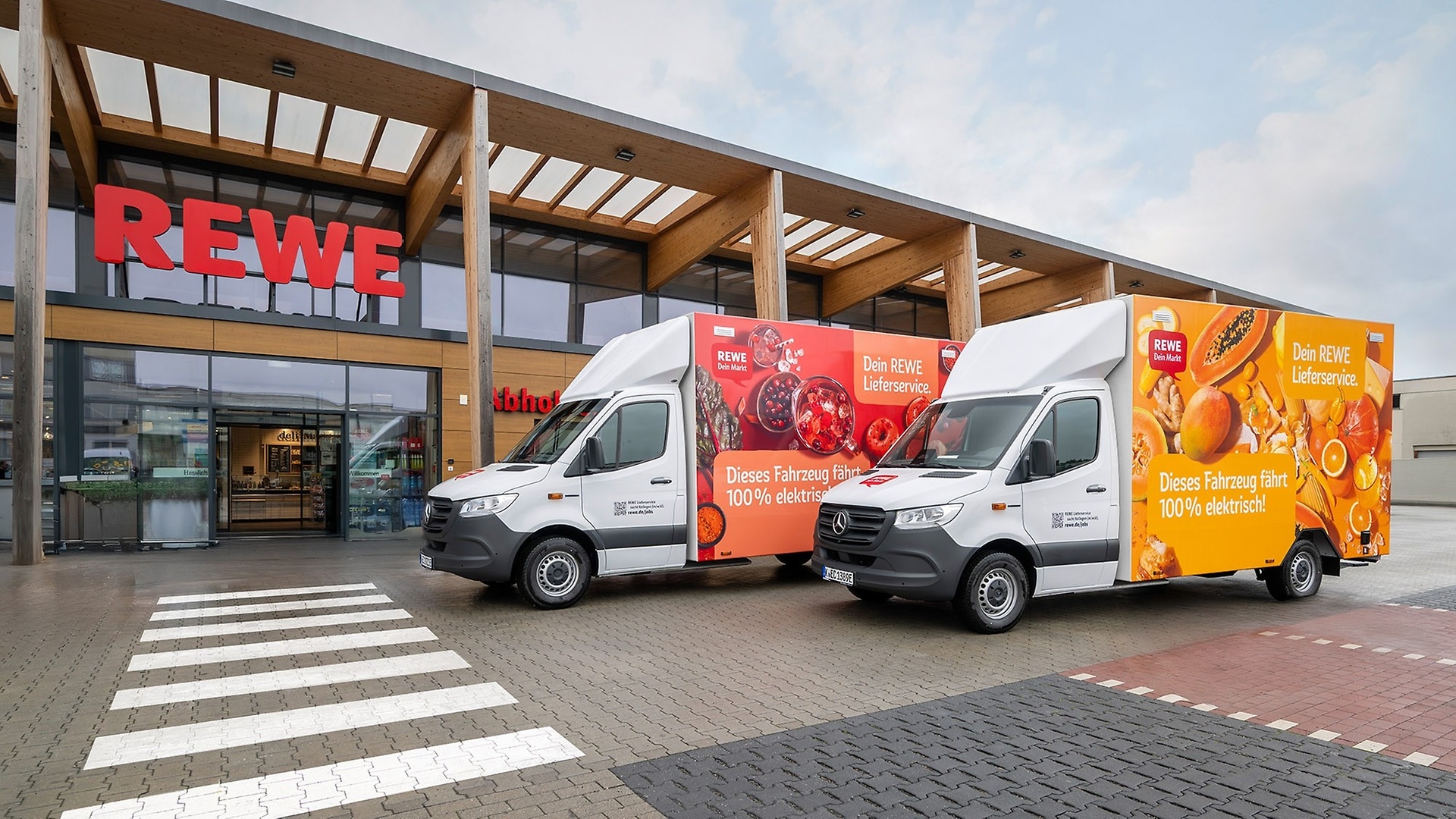 Freshly charged: 64 Mercedes-Benz eSprinter with box body for the REWE delivery service in Germany.
