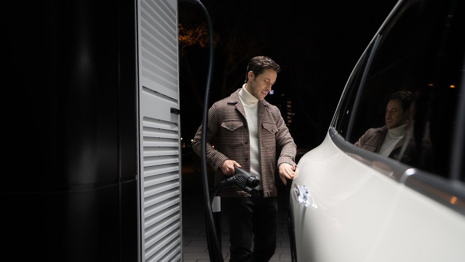 With Mercedes me Charge, Mercedes-Benz customers charge at over 2 million charging points worldwide.