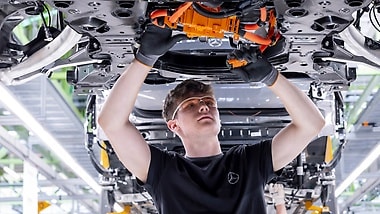 Components from Stuttgart-Untertürkheim, Kamenz, and Kuppenheim supply the production of the first model of the new product generation.