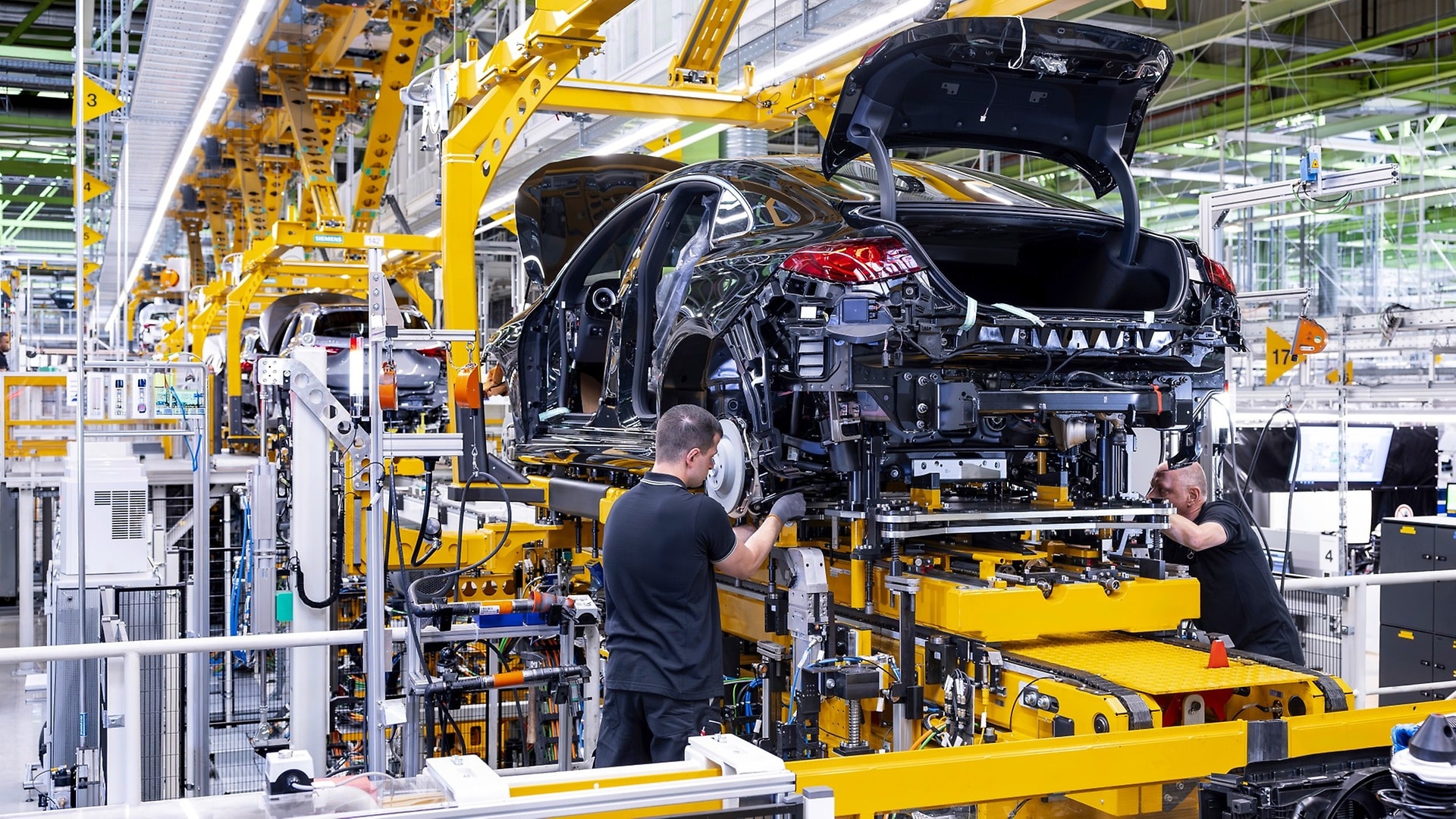 The Mercedes-Benz plant in Rastatt produces the new CLA with flexible drive options after extensive hall renovations.