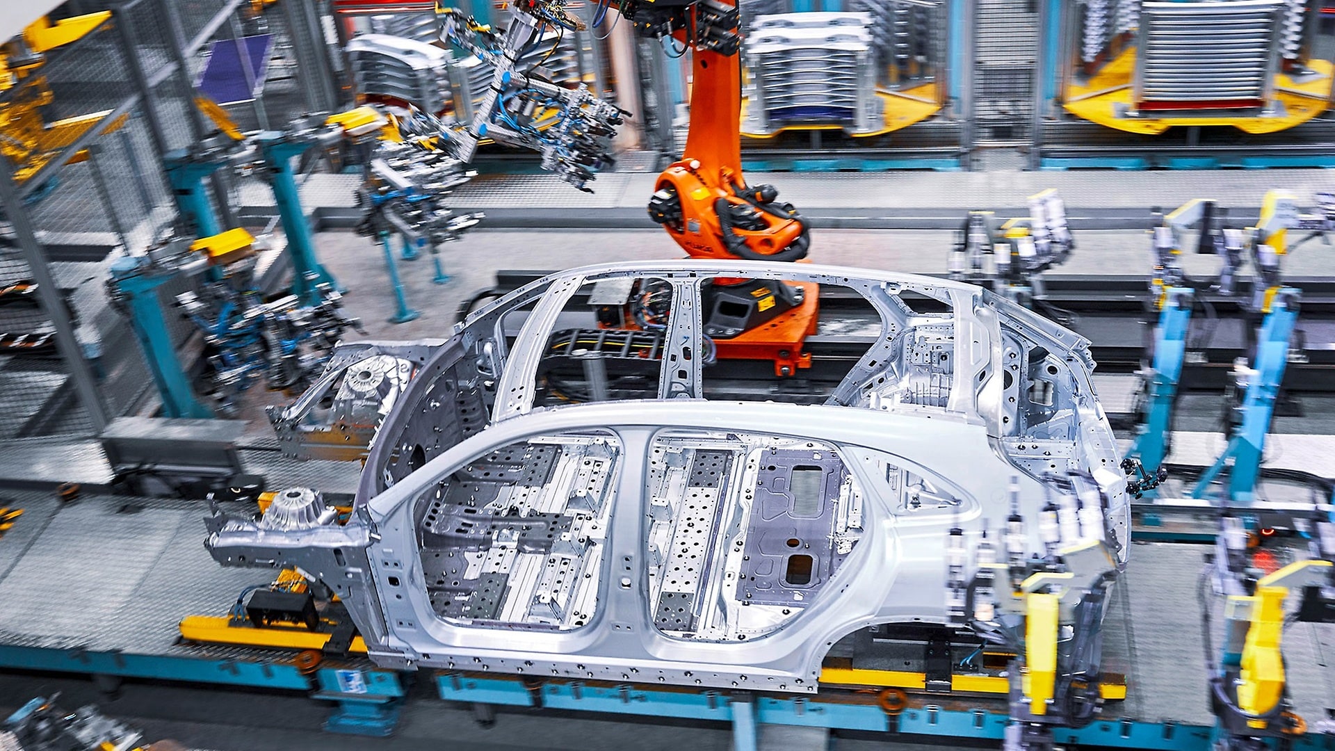 Mercedes-Benz Werke in Bremen und Kecskemét machen mit dem vollelektrischen GLC und der künftigen C-Klasse mit EQ Technologie den globalen Auftakt der neuen Elektro-Architektur MB.EA.