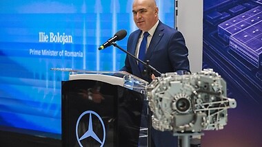 Ilie Bolojan, Ministerpräsident von Rumänien, beim offiziellen Produktionsstart der elektrischen Antriebseinheiten für den neuen GLC bei Star Assembly.