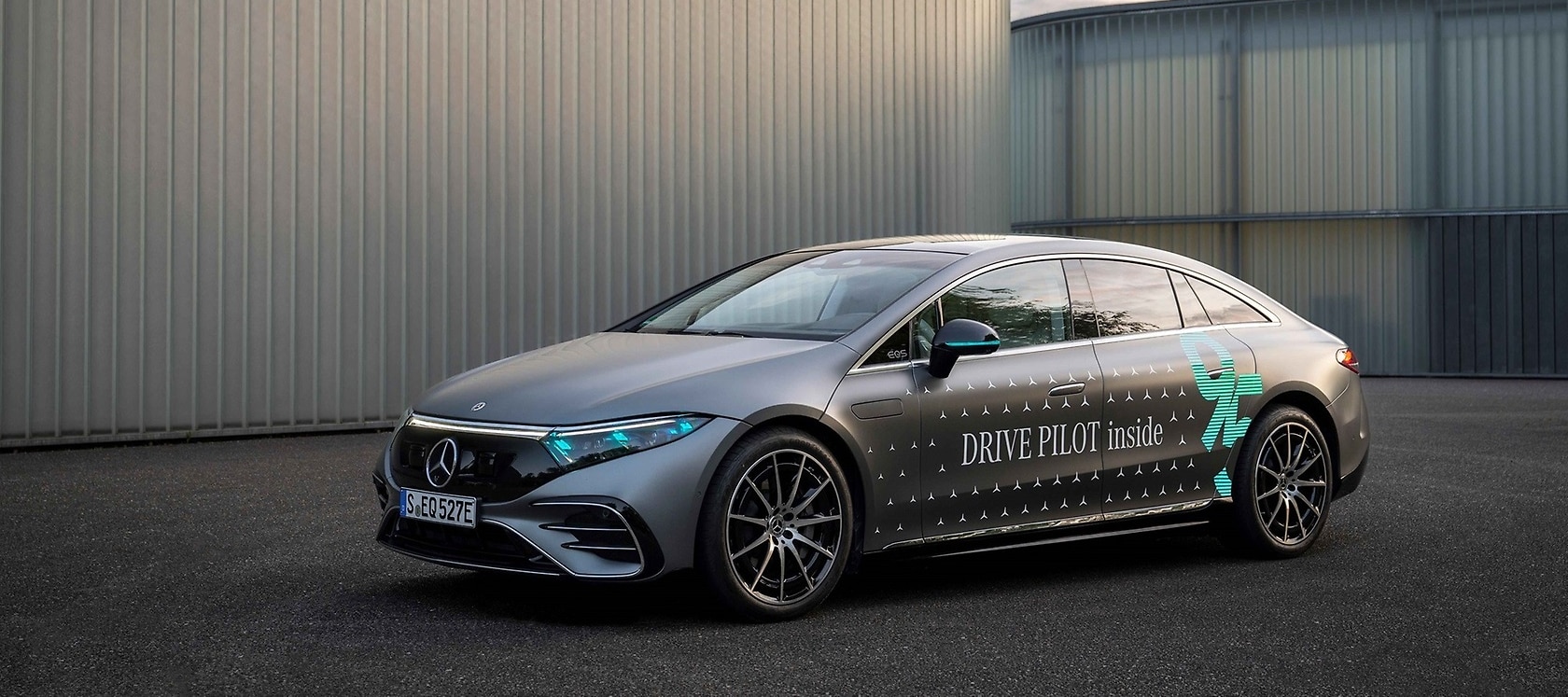 Mercedes-Benz erhält Genehmigung zur Erprobung spezieller Markierungsleuchten für automatisiertes Fahren in Deutschland.