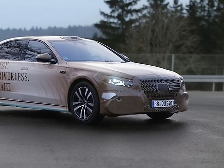 Mercedes Benz erschafft mit branchenführenden Unternehmen als Partner ein Robotaxi-Ökosystem auf Basis der fortschrittlichen Technologiearchitektur der neuen S Klasse.