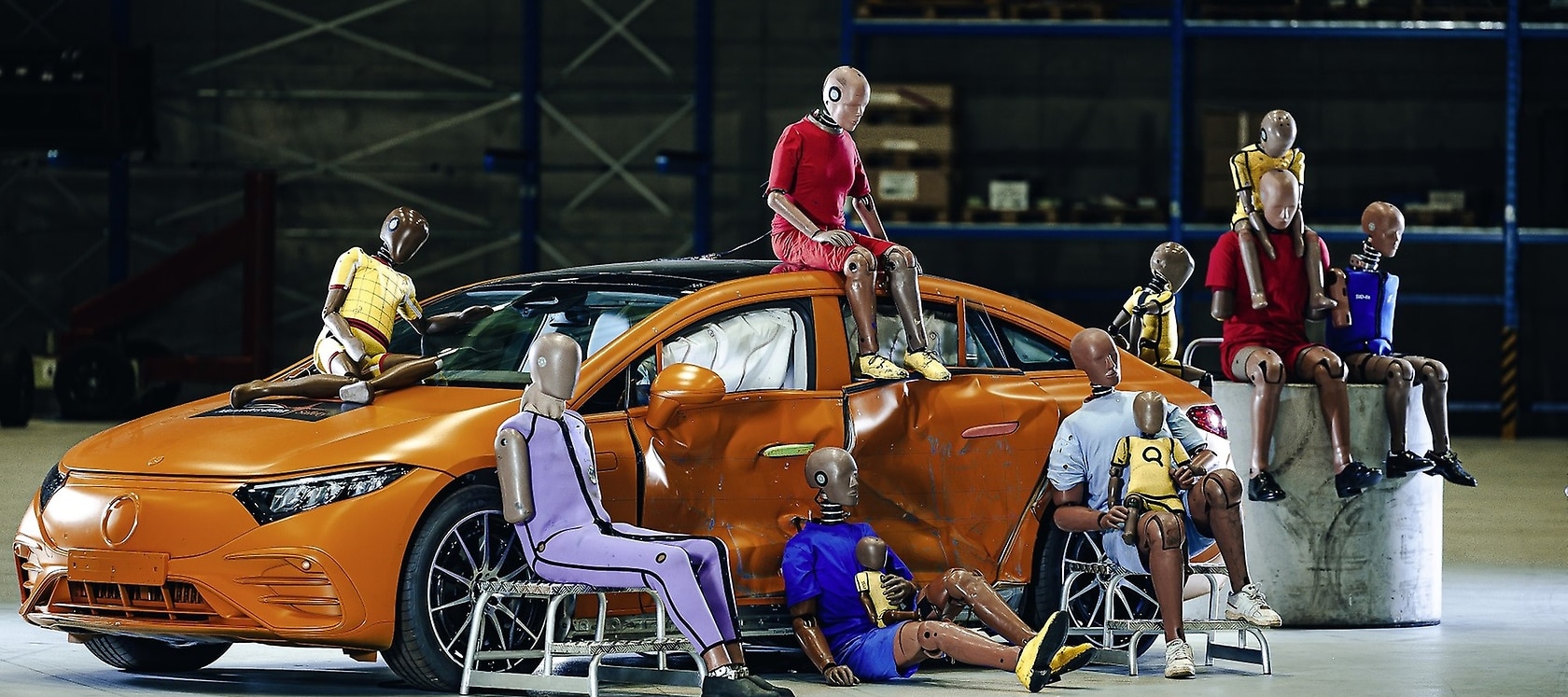 Mercedes-Benz nutzt mehr als 120 weibliche und männliche Dummys mit rund 20 verschiedenen Typen bei den Crashtests.