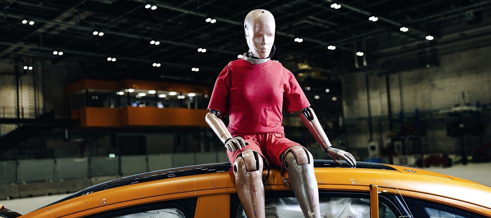 Mercedes-Benz führte den weiblichen sogenannten Dummy Hybrid III 5 ein, bevor er offiziell vom Gesetzgeber gefordert wurde.