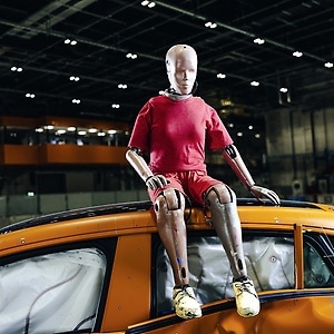 Mercedes-Benz introduced the Hybrid III 5th Percentile Female dummy even before it was officially required by law.