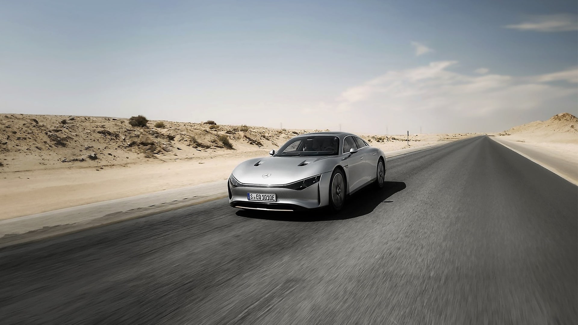 The route of 1,010 km (627.6 miles) was completed in a total driving time of 14 hours and 42 minutes. Having left Riyadh at 4:15 a.m. with a full battery, the VISION EQXX still had 309 kilometres (192 miles) of range left when it arrived in Dubai at 7:57 p.m.
