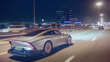 On a challenging route profile encompassing busy city streets and open desert, the pioneering test vehicle delivered electric power consumption of 7.4 kWh/100km (8.4 mi/kWh)². This equates to an equivalent of around 0.9 l/100 km or 282 MPGe for a petrol-fuelled vehicle. 