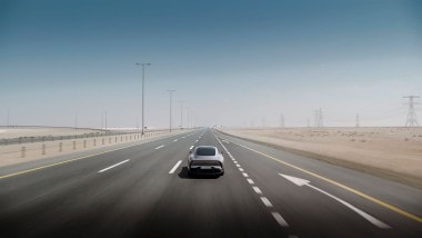 Of particular interest in the dry desert heat of up to 34 degrees Celsius was the car’s advanced thermal management. The intelligent on-demand system kept the electric drivetrain and the cabin cool. The air conditioning system was operational during the trip with minimal negative impact on energy efficiency thanks in part to the multi-source heat pump.