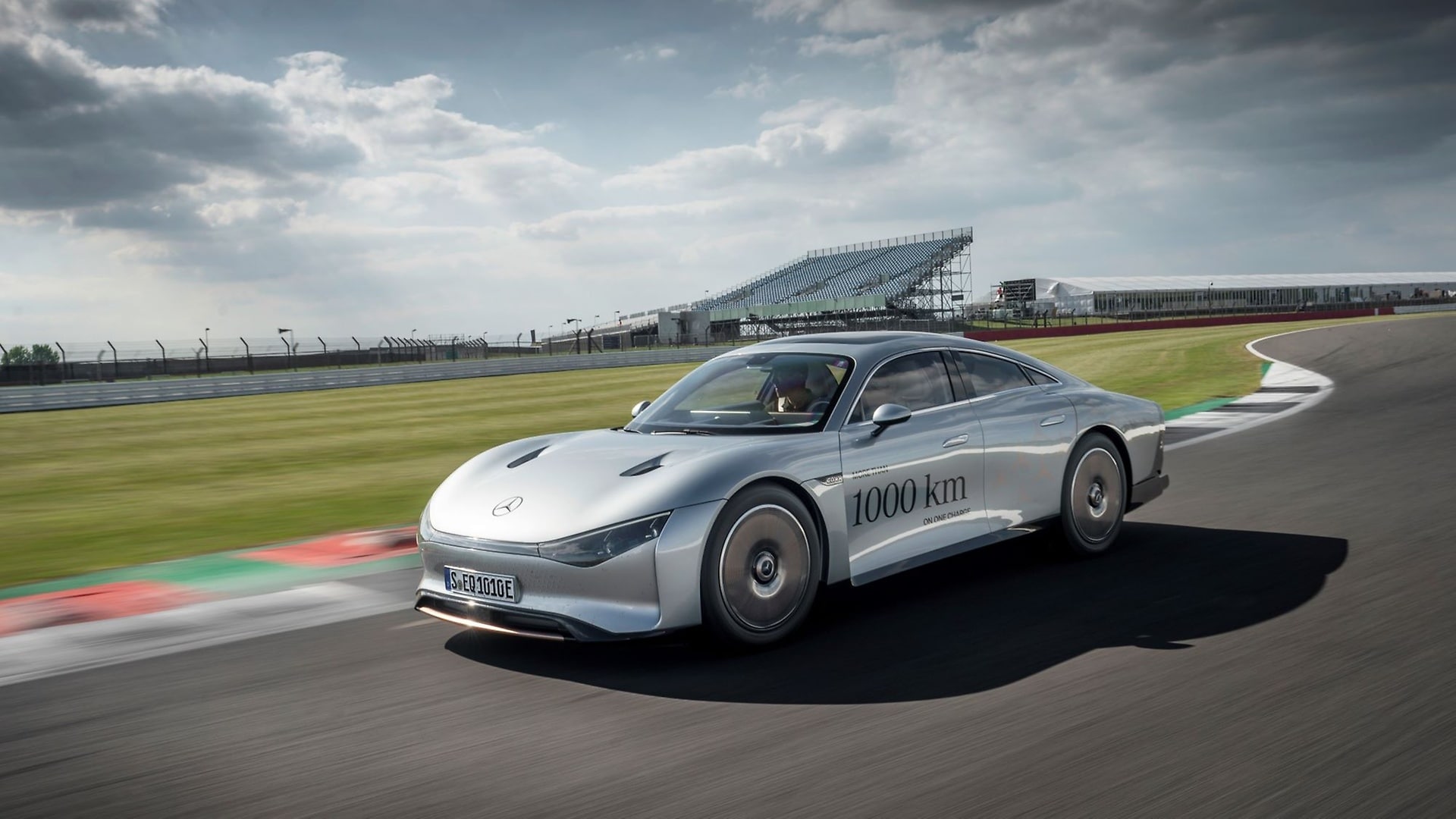 After arriving at Silverstone, the VISION EQXX completed 11 laps on the pit with the last of the charge.