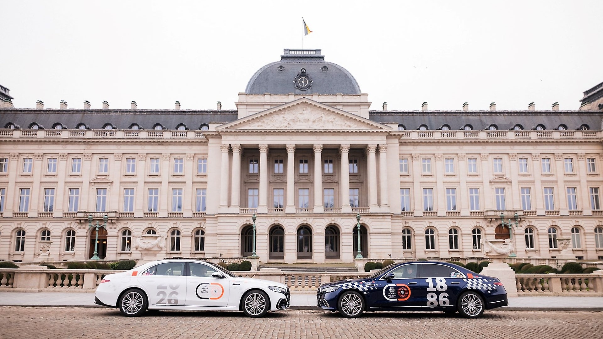 The next stop is Belgium before the global journey sends the convoy to South America. Here, the new S-Class is parked in front of the Royal Palace in Brussels.