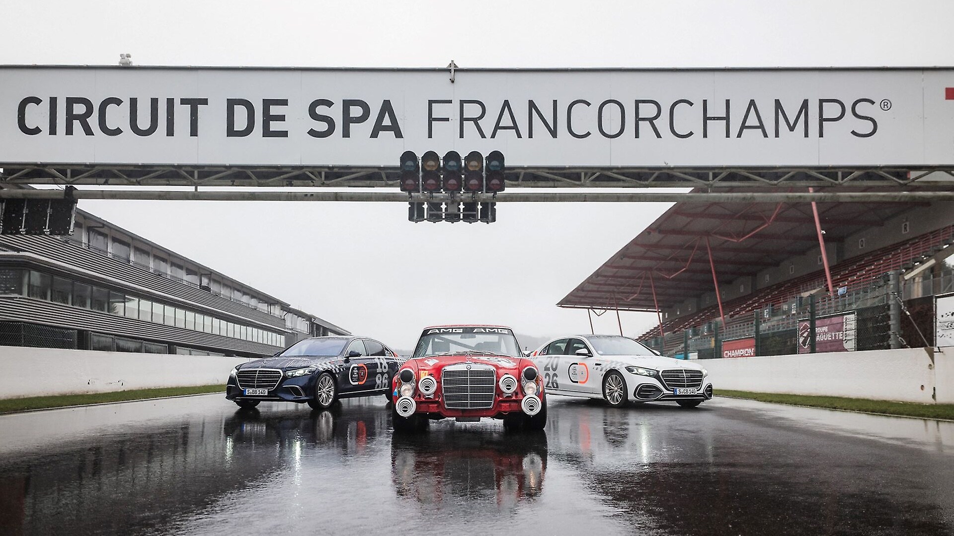 The new S-Class at another stop at Spa-Francorchamps (Belgium), one of the most demanding circuits in the world, with the racing legend “Rote Sau”, the AMG 300 SEL 6.8.