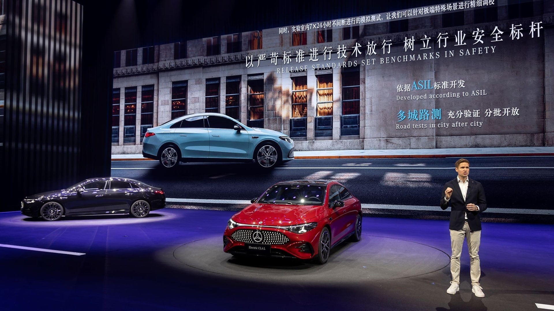 Oliver Thöne präsentierte die Weltpremiere des CLA mit langem Radstand und ist verantwortlich für Greater China, wobei er die Nachfolge von Hubertus Troska antritt. 