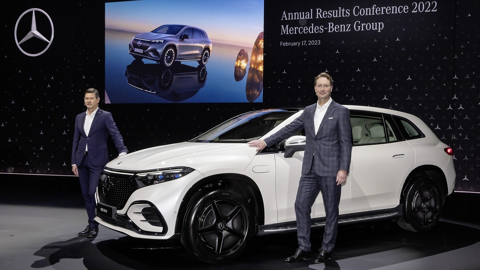 Harald Wilhelm (left) and Ola Källenius at the Annual Results Conference.