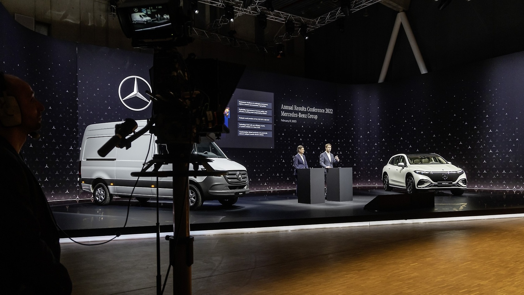 Annual Results Conference 2022 Mercedes-Benz Group: Harald Wilhelm und Ola Källenius.