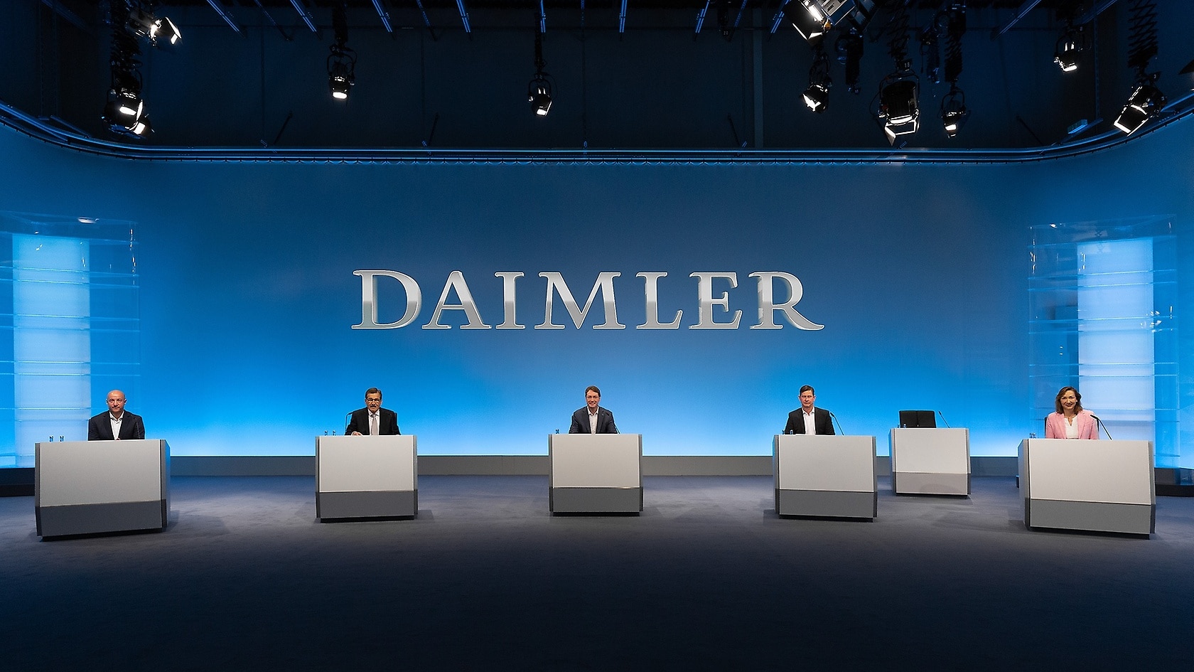 Virtual Annual Shareholder’s Meeting of Daimler AG at July 8, 2020: (from left to right) Michael Brecht, Deputy Chairman of the Supervisory Board; Manfred Bischoff, Chairman of the Supervisory Board; Ola Källenius, Chairman of the Board of Management; Harald Wilhelm, Chief Financial Officer; Renata Jungo Brüngger, Member of the Board of Management Integrity & Legal.