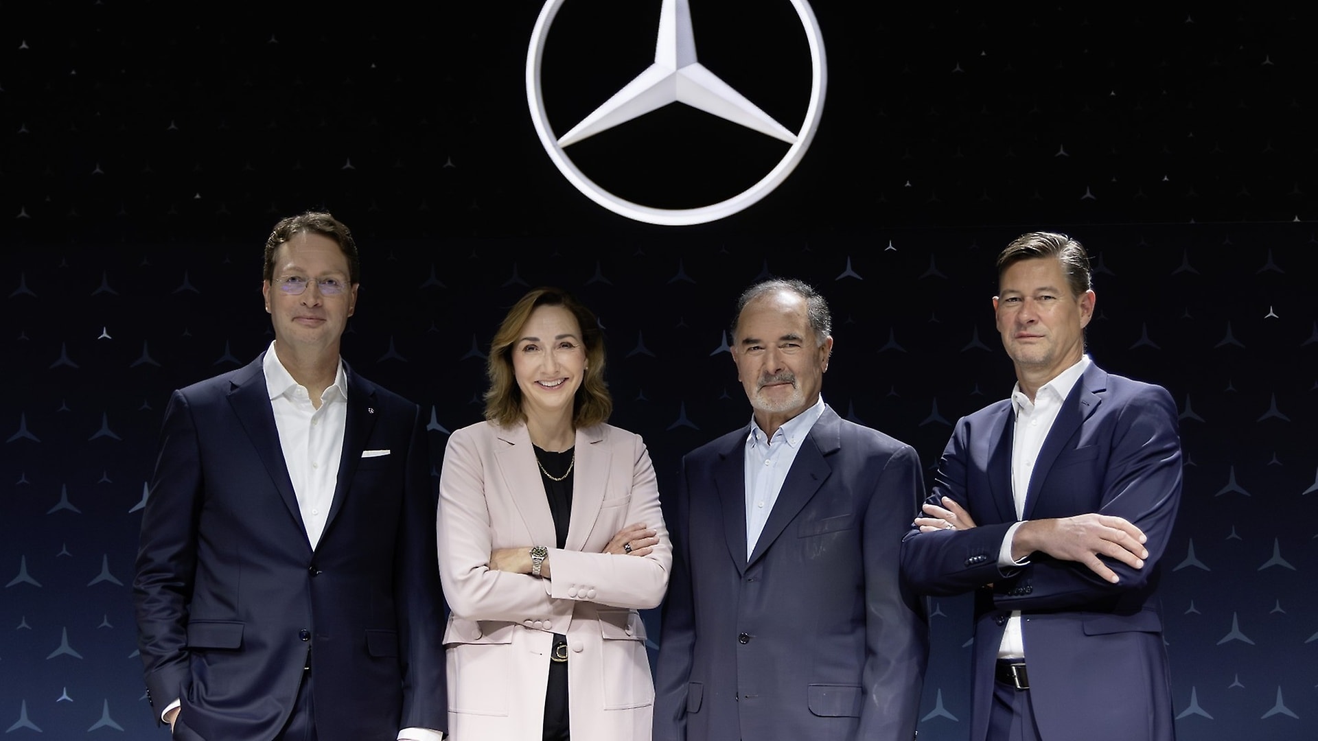 Mercedes-Benz Group Hauptversammlung 2023 (von links): Ola Källenius, Renata Jungo Brüngger, Bernd Pischetsrieder und Harald Wilhelm. 