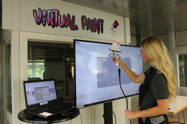 Voll digital: Mit „Virtual Paint“ können die Auszubildenden das Lackieren trainieren – ohne Materialverbrauch!