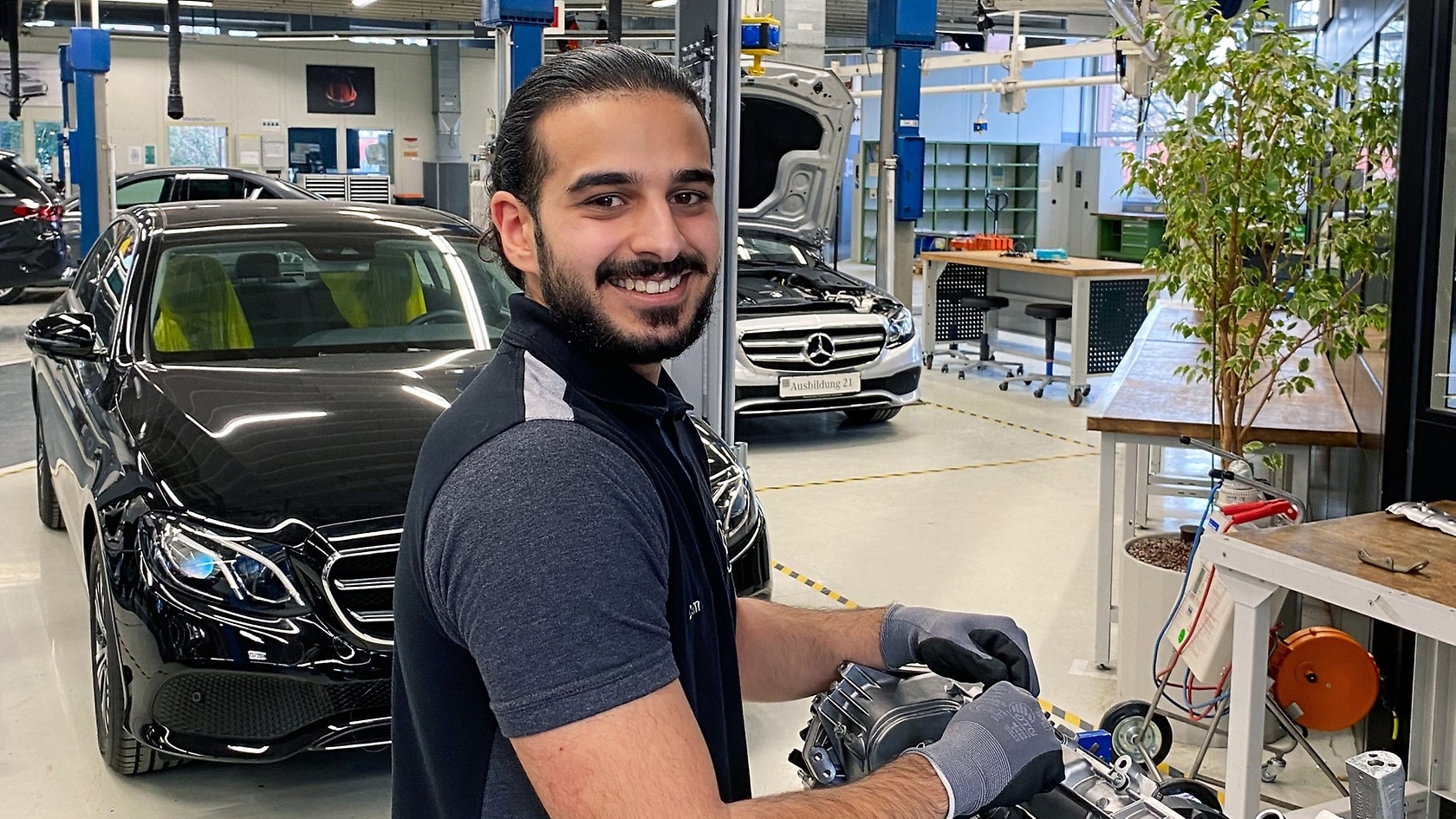 Stilvolle Azubi Fabian Schrottet Mercedes Bild