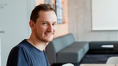 Room for innovation: At Mercedes-Benz, Manuel Schwandt works every day to make vehicles more digital and the world a little more comfortable.
