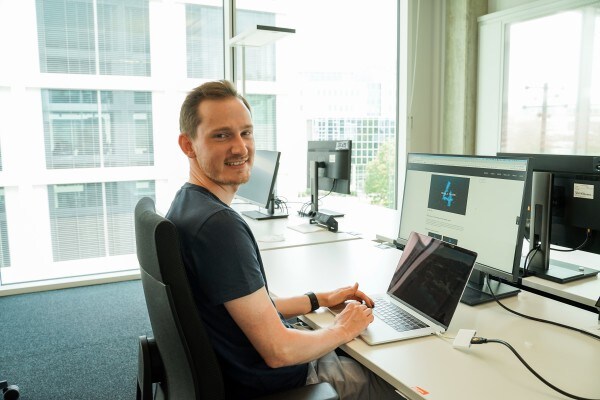 Future portal under control: With Mercedes-Benz /developers, Manuel Schwandt and his team offer interfaces and data for innovative vehicle-related services.