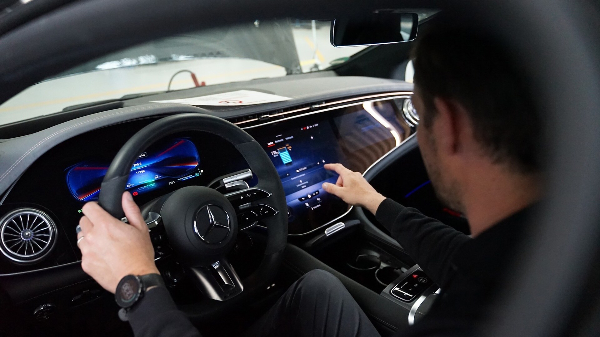 With his team, Fabian Sinram ensures that electric and hybrid vehicles on the road offer full performance.